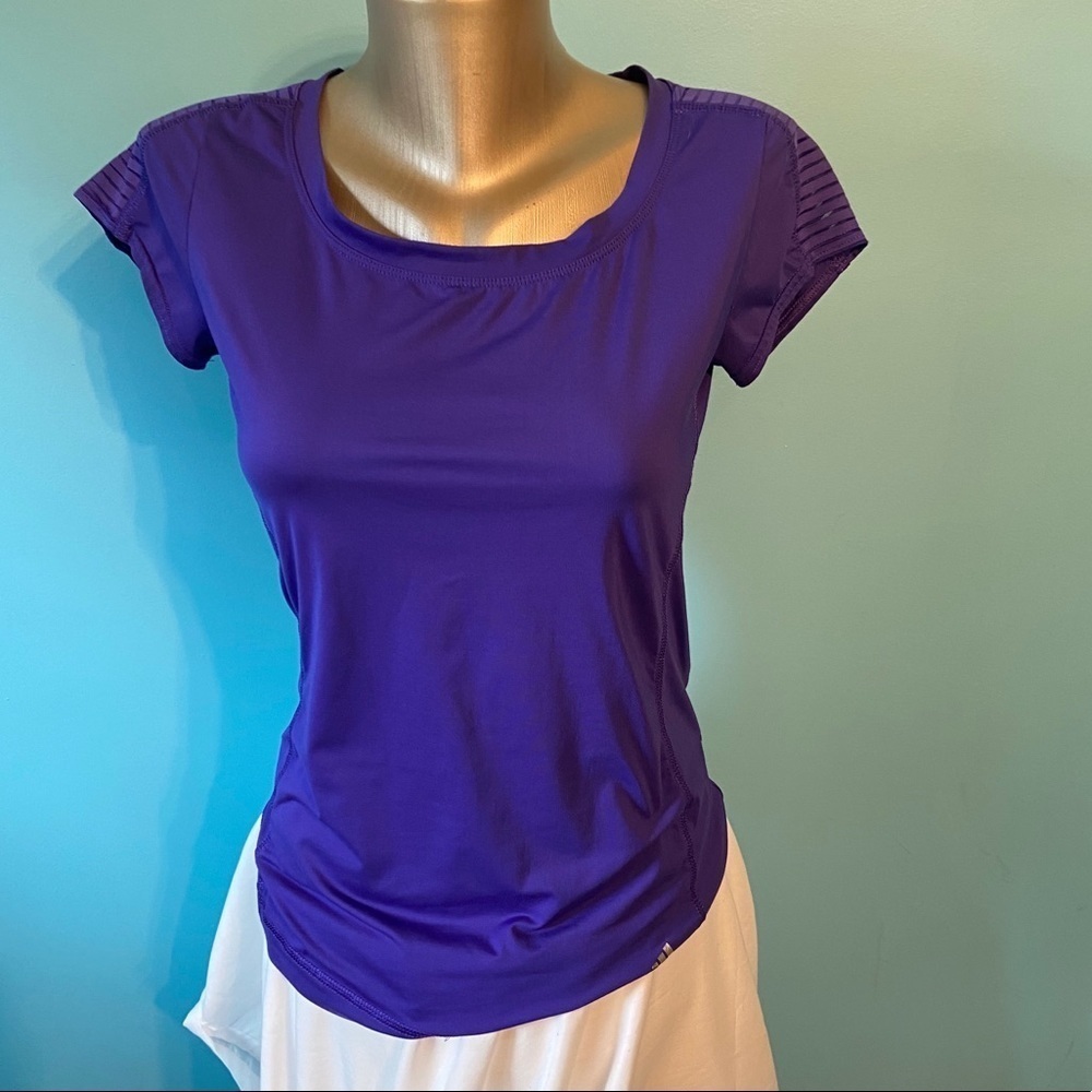 🛍️3/$30 Adidas women’s purple short sleeved quick dry‎ top size x-small